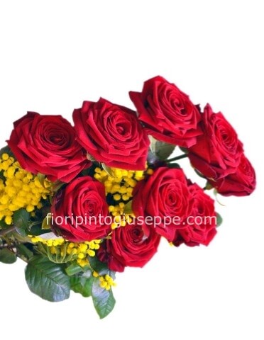 Mazzo di rose rosse read naomi a gambo lungo, con mimosa