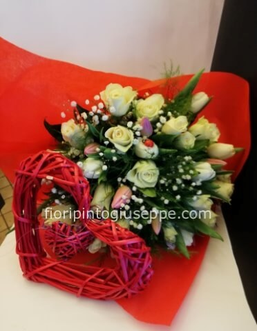 bouqut rose e tulipani disponibili altri colori