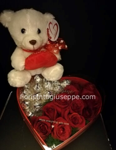 composizione rose  baci perugina e peluche